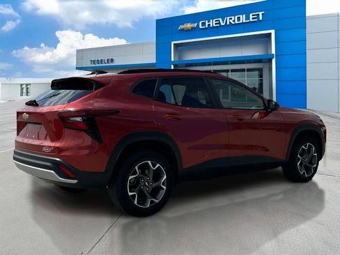 Used 2024 Chevrolet Trax LT FWD image 5