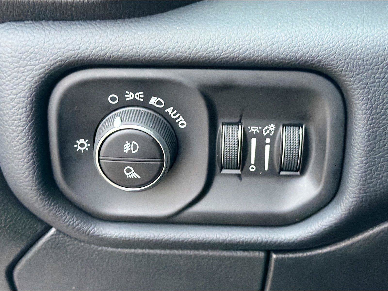 New 2026 RAM 2500 Laramie AWD/4WD image 33
