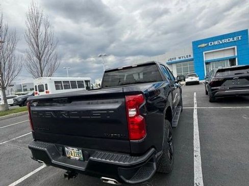 Used 2023 Chevrolet Silverado 1500 Custom Trail Boss w/ LPO, Dark Essentials Package image 5