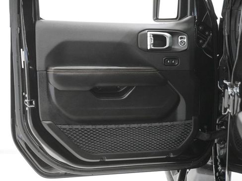 Used 2025 Jeep Wrangler Unlimited Sahara image 15