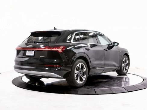 Used 2022 Audi e-tron Premium image 7