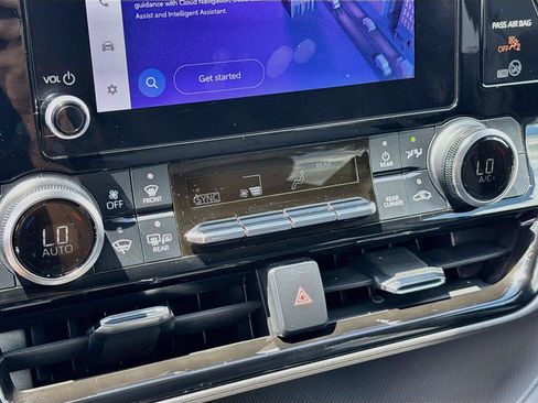 Used 2023 Toyota Highlander LE FWD image 16