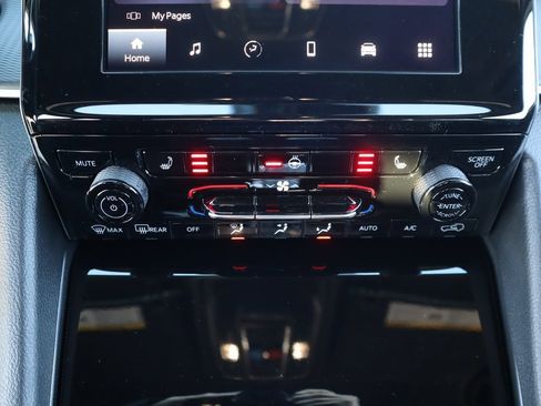 New 2025 Jeep Grand Cherokee Altitude image 7