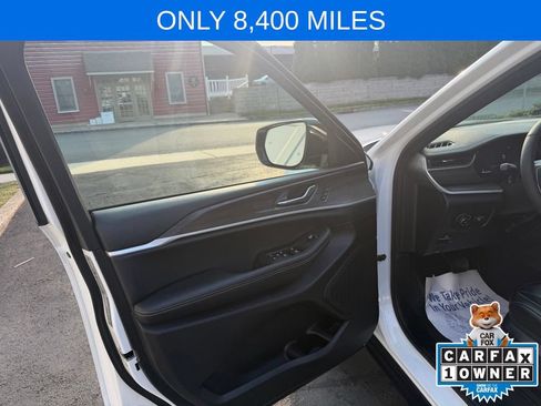 Used 2025 Jeep Grand Cherokee L Limited AWD/4WD image 5