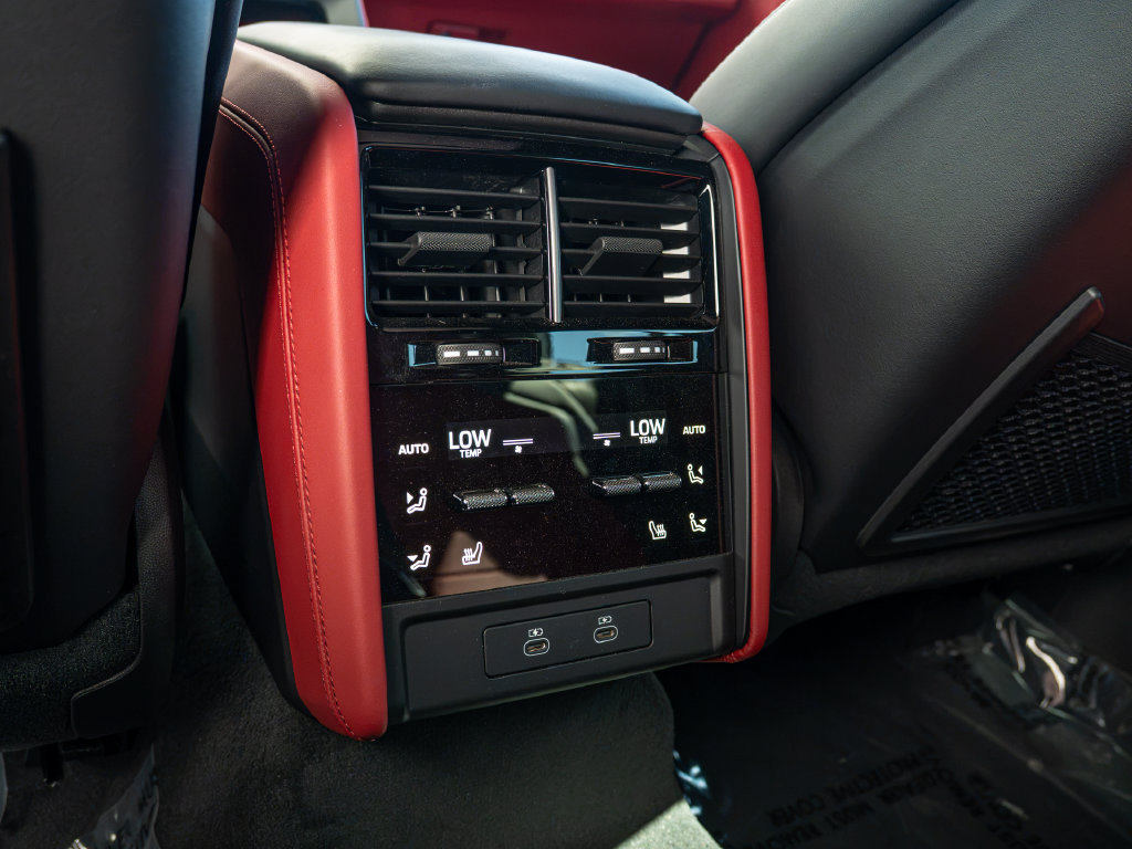 Certified 2026 Porsche Cayenne Electric AWD/4WD image 19