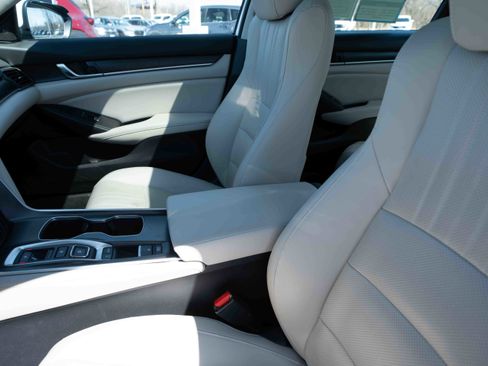 Used 2022 Honda Accord Touring image 10