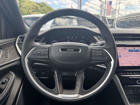 Used 2026 Jeep Grand Cherokee Limited AWD/4WD image 12
