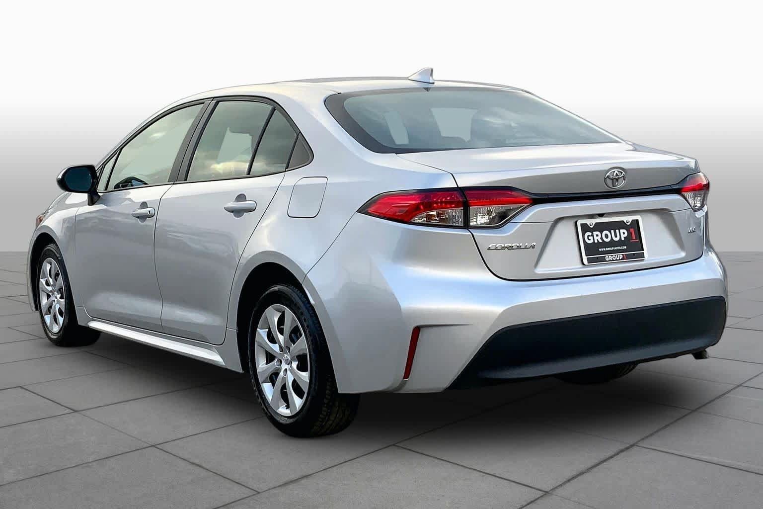 Used 2025 Toyota Corolla LE FWD image 12