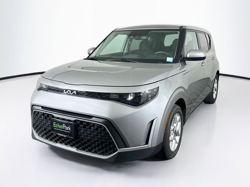 Used 2025 Kia Soul LX w/ LX Technology Package FWD image 3