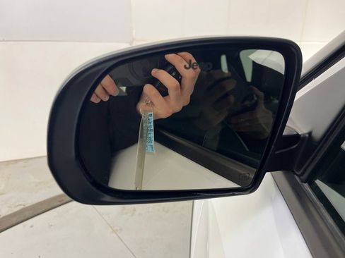 Used 2025 Jeep Compass Limited image 39