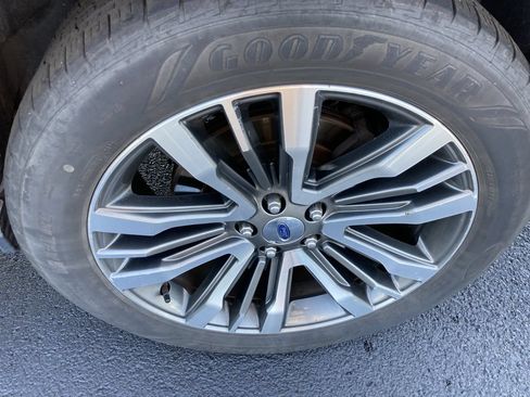 Used 2017 Ford Explorer Platinum AWD/4WD image 12