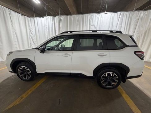 Certified 2025 Subaru Forester Premium AWD/4WD image 4