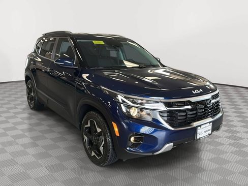 Used 2024 Kia Seltos EX AWD/4WD image 3