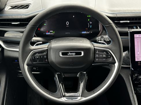 Used 2022 Jeep Grand Cherokee Trailhawk image 15