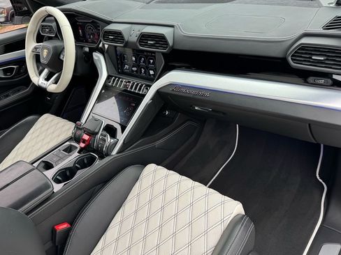 Used 2019 Lamborghini Urus AWD/4WD image 54