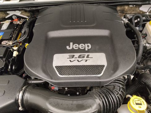 Used 2013 Jeep Wrangler Unlimited Sport image 30