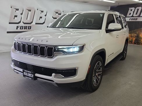Used 2022 Jeep Wagoneer Series III AWD/4WD image 18