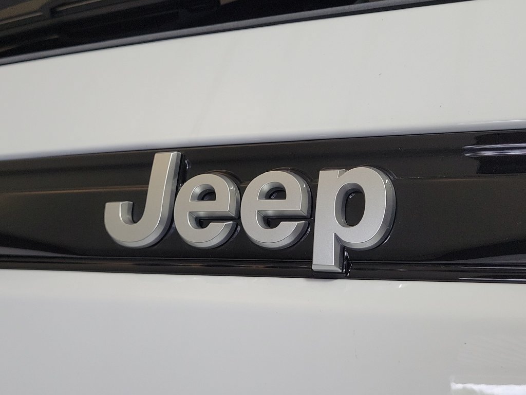New 2026 Jeep Grand Cherokee Laredo RWD image 8