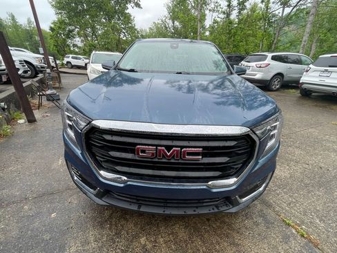Used 2024 GMC Terrain SLE AWD/4WD image 2