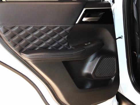 Used 2023 Mitsubishi Outlander SEL image 54