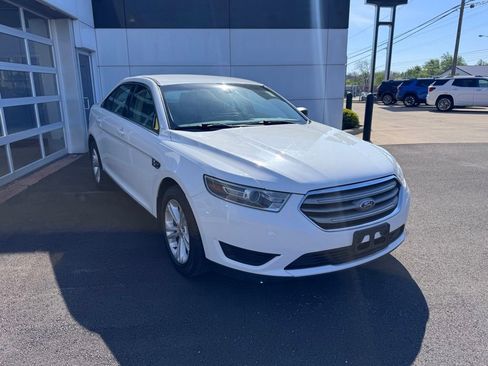 Used 2018 Ford Taurus SE FWD image 6