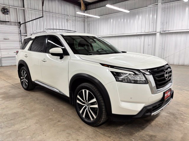 Used 2023 Nissan Pathfinder Platinum FWD image 1