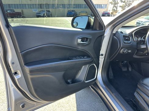 Used 2020 Jeep Compass Latitude image 12