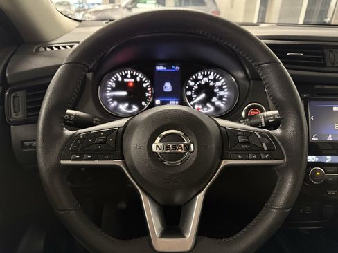 Used 2019 Nissan Rogue SV image 11