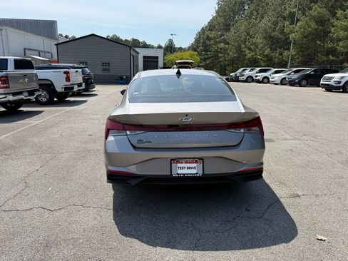 Used 2023 Hyundai Elantra SEL image 6