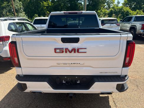 Used 2022 GMC Sierra 1500 Denali w/ Denali Premium Package AWD/4WD image 3