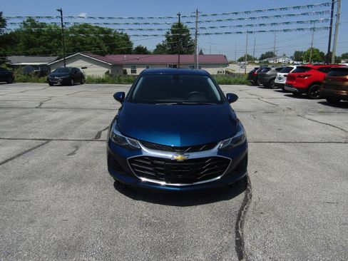 Used 2019 Chevrolet Cruze LT w/ LT Plus Package FWD image 2