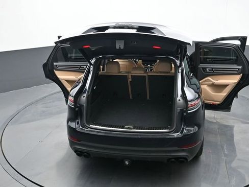 Certified 2023 Porsche Cayenne Platinum Edition image 27