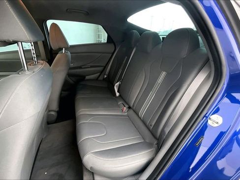 Used 2021 Hyundai Elantra SEL image 33