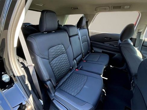 New 2025 Nissan Pathfinder SV image 8