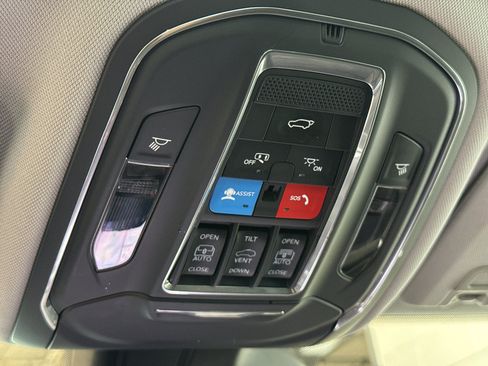 Used 2023 Jeep Grand Cherokee L Limited AWD/4WD image 37