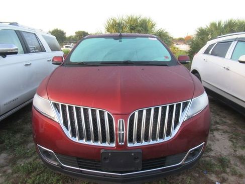 Used 2014 Lincoln MKX FWD w/ Equipment Group 101A image 2