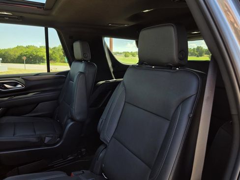 Used 2022 Chevrolet Tahoe Z71 w/ Luxury Package AWD/4WD image 33