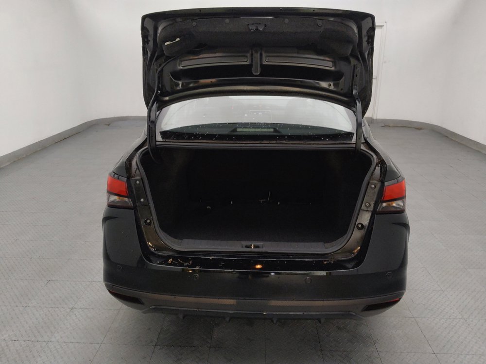 Used 2022 Nissan Versa SR FWD image 29