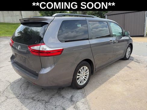 Used 2017 Toyota Sienna XLE FWD image 5