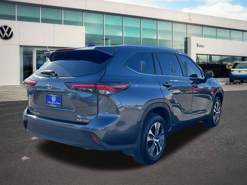Used 2024 Toyota Highlander XLE image 5