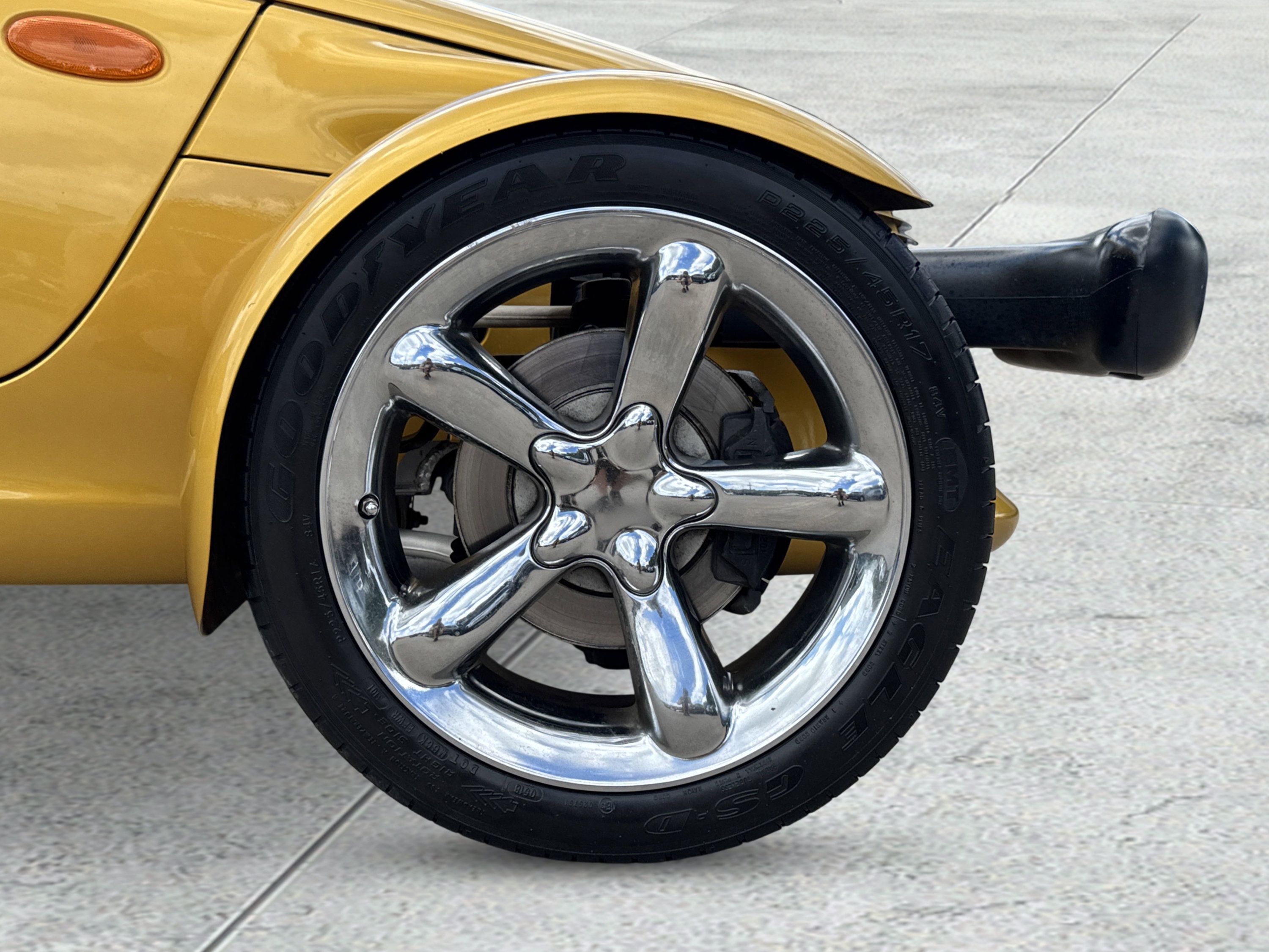 Used 2002 Chrysler Prowler RWD image 12