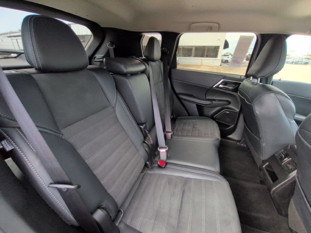 Used 2025 Mitsubishi Outlander SE AWD/4WD image 29