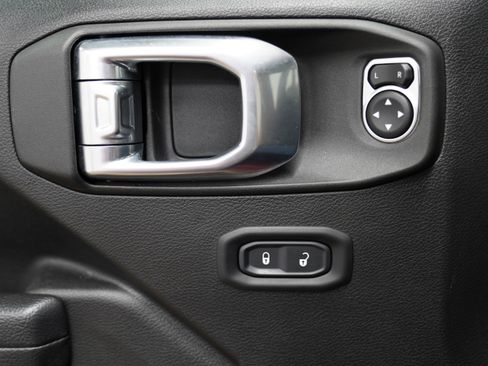 Used 2022 Jeep Wrangler Unlimited Sport AWD/4WD image 17