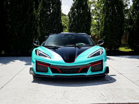Used 2024 Chevrolet Corvette Z06 RWD image 3