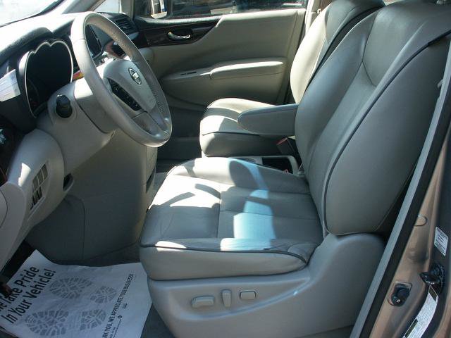 Used 2013 Nissan Quest SV w/ Leather Pkg FWD image 6