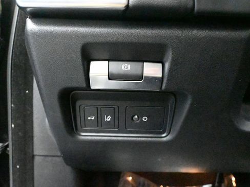 Used 2020 Jaguar E-PACE SE image 35