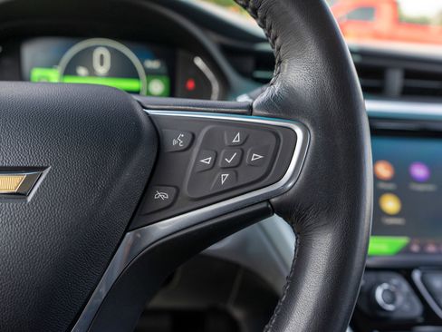 Used 2019 Chevrolet Bolt Premier w/ Infotainment Package FWD image 24