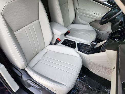 Certified 2023 Volkswagen Tiguan SE w/ Panoramic Sunroof Package image 15