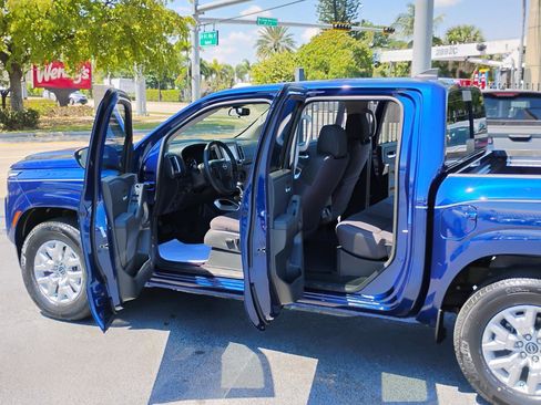 Used 2023 Nissan Frontier SV w/ SV Convenience Package RWD image 8