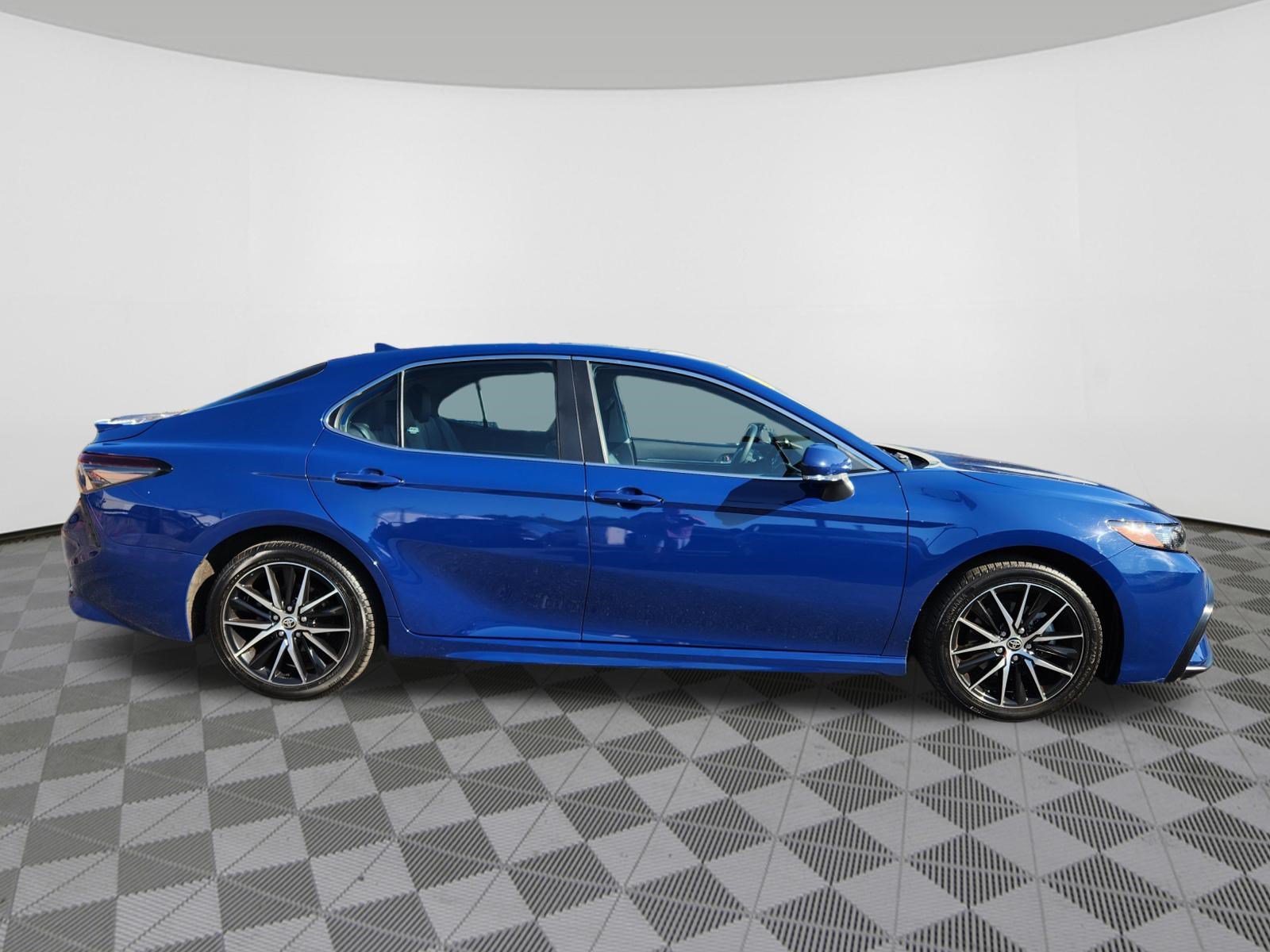 Used 2024 Toyota Camry SE FWD image 6